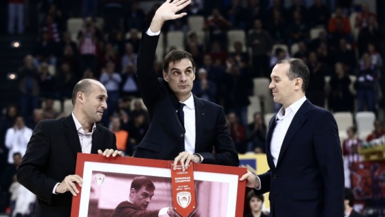 Ο Ολυμπιακός τίμησε τον Μπαρτζώκα (pics)