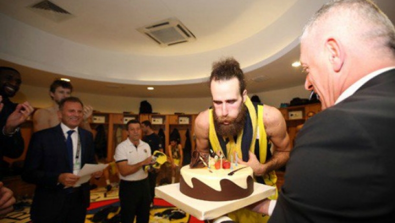 Τούρτες έκπληξη για τον Ντατόμε! (vid & pics)