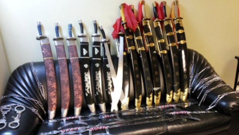 Πουλούσε σπαθιά, στιλέτα και ρόπαλα μέσω ιστοσελίδας