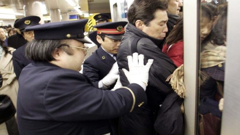 Κάπως έτσι είναι το μέτρο του Τόκιο κάθε πρωί (vid)