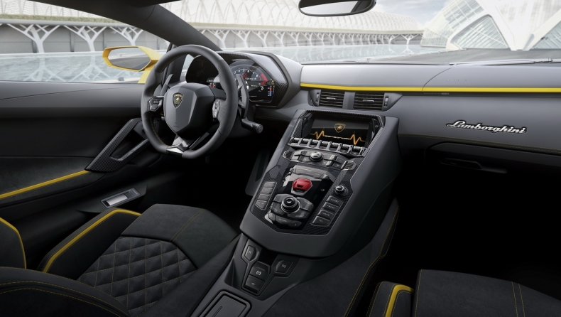 Μέσα στην Lamborghini Aventador S (video)