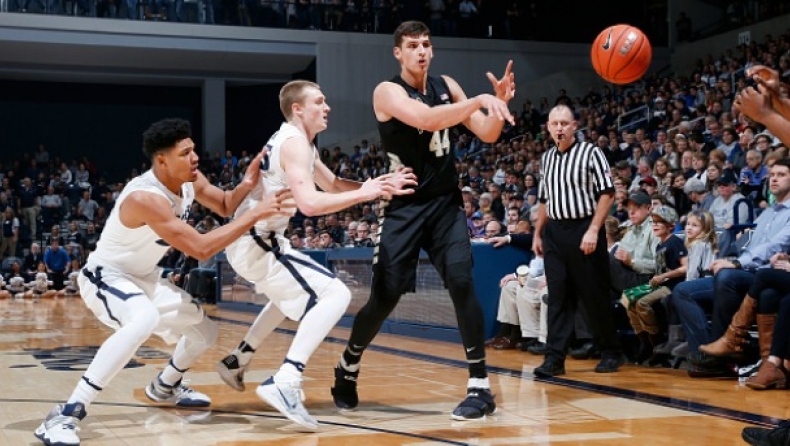 Στα ρηχά ο Μήτογλου και ήττα για το Ουέικ Φόρεστ