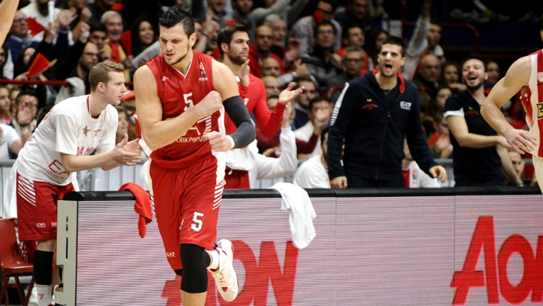 Δίνει δανεικό τον Τζεντίλε η Αρμάνι! (pic, vid)