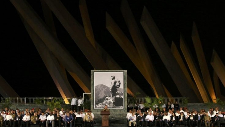 Ο όρκος του Ραούλ Κάστρο μπροστά στο λείψανο του Φιντέλ