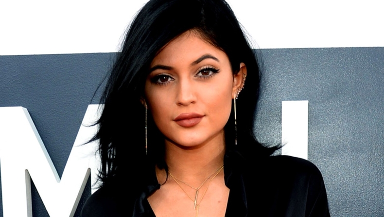 To μαύρο μπικίνι της Kylie Jenner... αναστατώνει (pics)
