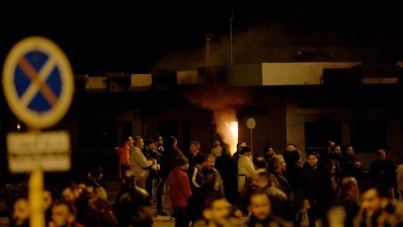 Πεδίο μάχης το λιμάνι του Ηρακλείου! Άγρια επεισόδια (pics & vid)