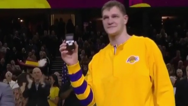 Ο Μοζγκόβ πήρε το δαχτυλίδι του (vid)