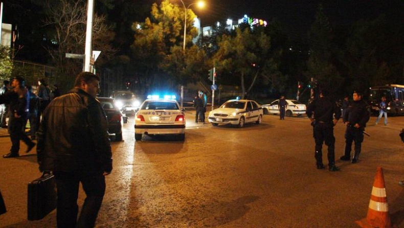 Νέο έγκλημα στην Αθήνα: Νεκρός από πυροβόλο όπλο στην πλατεία Αττικής