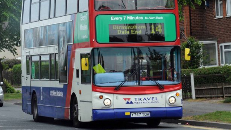 Άγριο ξύλο μεταξύ γυναικών σε λεωφορείο (video)