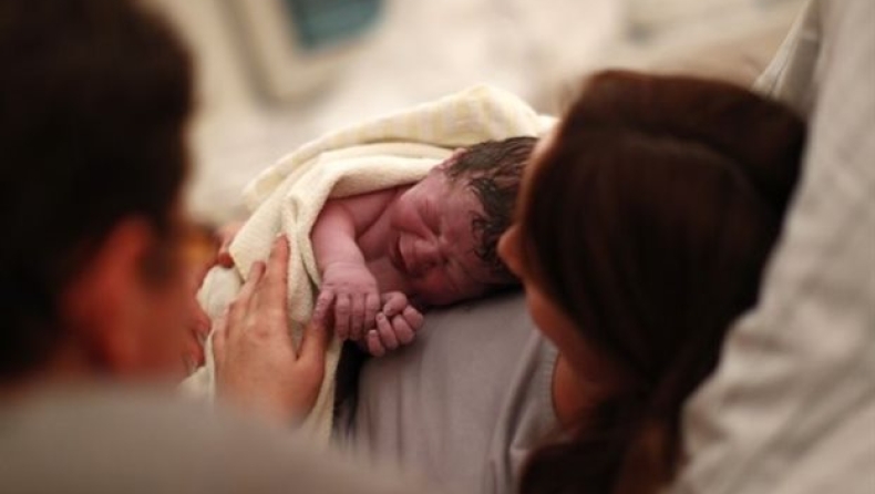 Το πρώτο παιδί του 2017 γεννήθηκε από το πρώτο παιδί του 1980