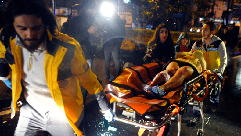 Ντυμένος Αγιος Βασίλης ένοπλος που άνοιξε πυρ στην Κωνσταντινούπολη (vid)