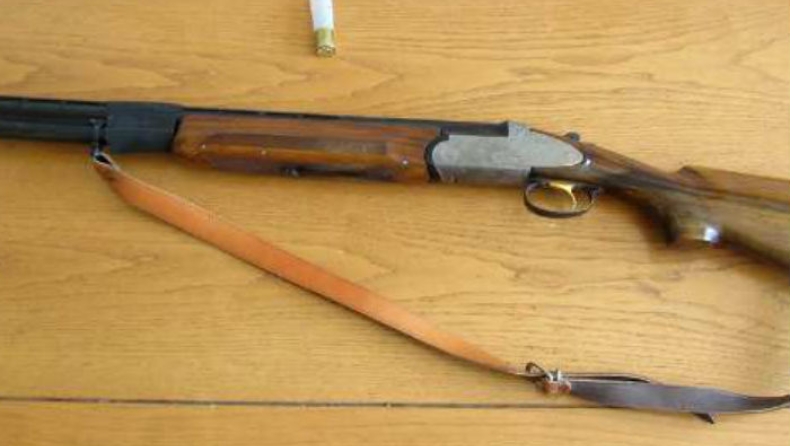 Ήθελαν να τον κεράσουν ρακή και αυτός τους πυροβόλησε