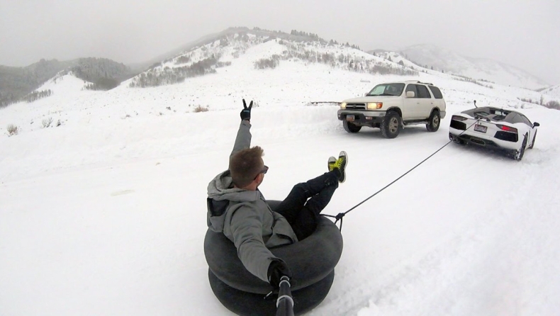 Mε σαμπρέλες και Lamborghini στα χιόνια (video)