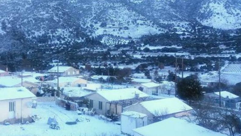 Μετά από 30 χρόνια η Κεφαλονιά ντύθηκε στα λευκά! (pics)