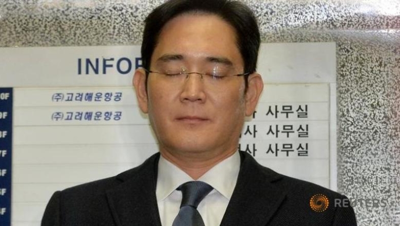 Χειροπέδες στον πρόεδρο της Samsung για διαφθορά