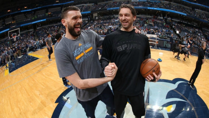 Αγκωνιά του Μαρκ Γκασόλ στον αδερφό του, Πάου! (vid)