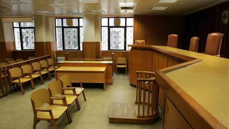 Βόλος: Μητέρα άρπαξε τα αποδεικτικά ενοχής του γιου της από το δικαστήριο