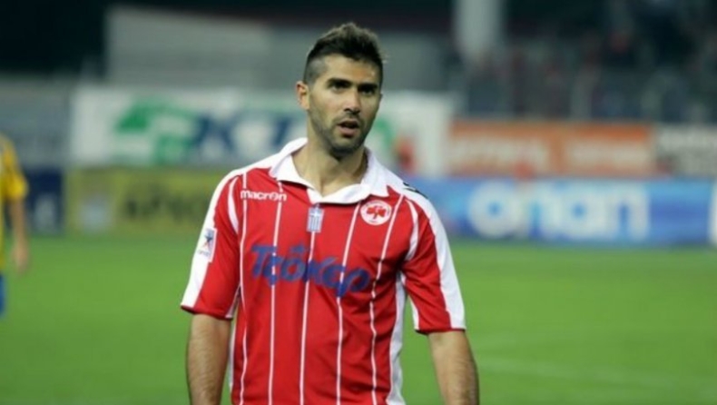 Εκτός λόγω καρτών με Ολυμπιακό ο Μενδρινός