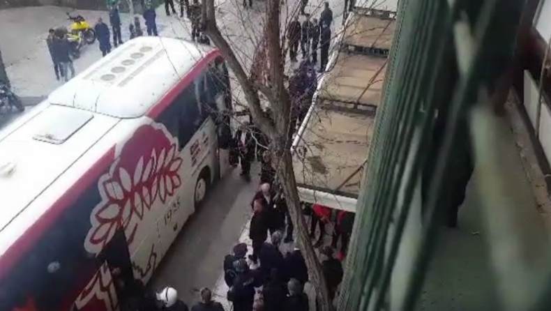 Χωρίς προβλήματα η άφιξη του Ολυμπιακού (vid)