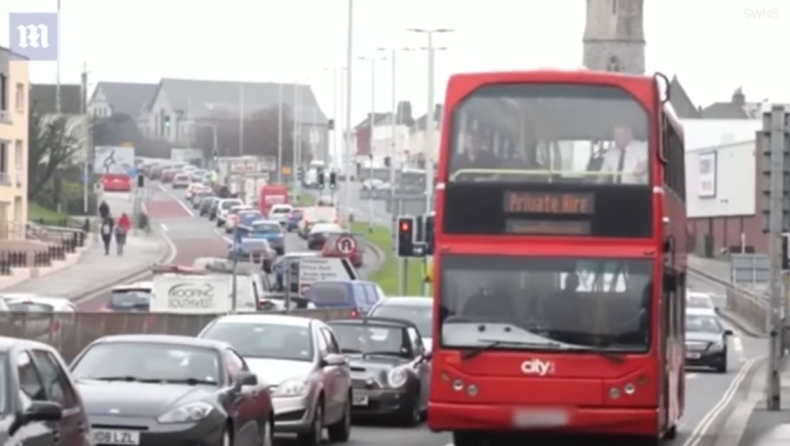 Εκαναν το διώροφο λεωφορείο…περιπολικό (video)