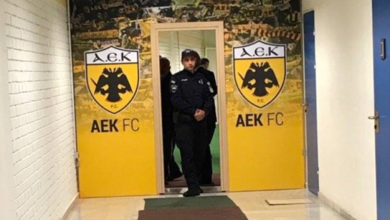 ΜΑΤ στα αποδυτήρια (pics)