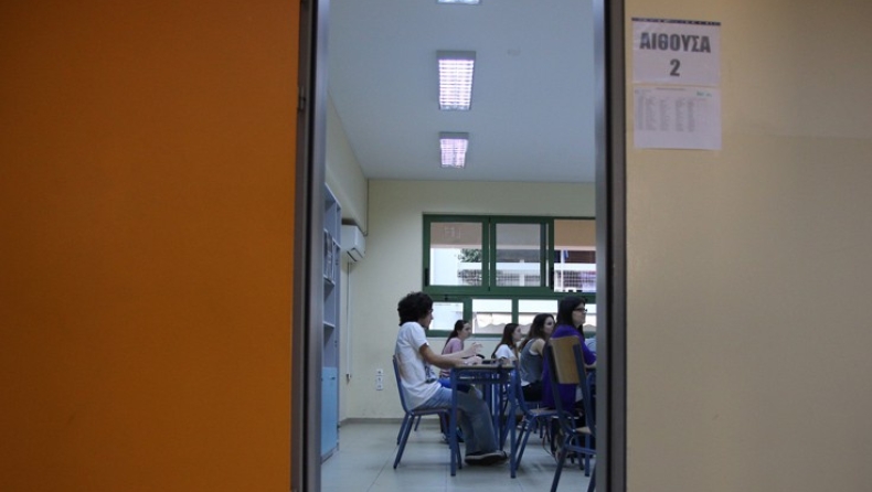 Ξεκαθαρίζει το μπέρδεμα με τις Πανελλήνιες