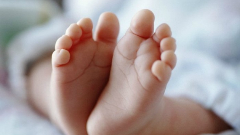 Αγόρασε βρέφος και το επέστρεψε επειδή ήταν... μιγάς!