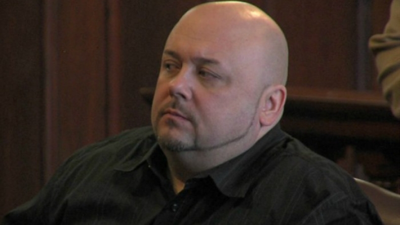 Παιδεραστής αυτοκτόνησε μέσα στο δικαστήριο (vid)