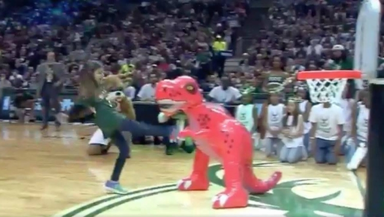 ΚΛΑΜΑ: Φοβερό τρολάρισμα των Μπακς στους Ράπτορς! (vid)