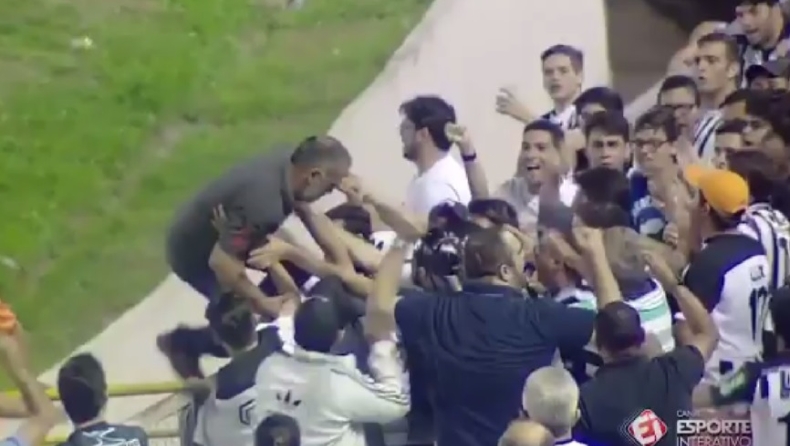 Προπονητής αποβλήθηκε και πήδηξε στην εξέδρα των οπαδών! (vid)