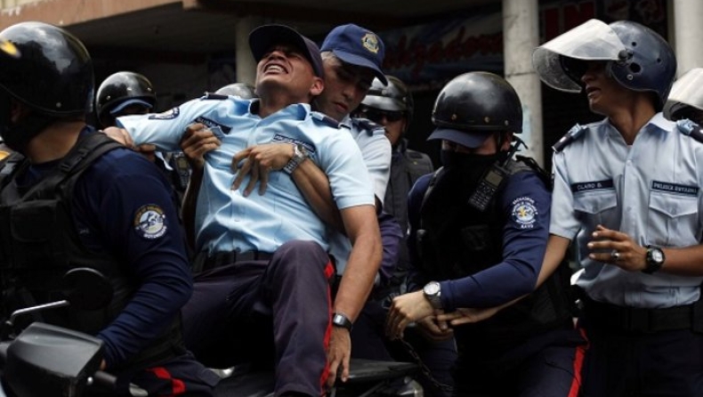Τρεις νεκροί στις διαδηλώσεις στην Βενεζουέλα (pics & vid)