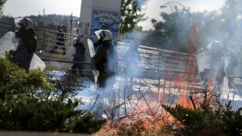 Εικόνες από τα επεισόδια στον Βόλο! (pics, update)