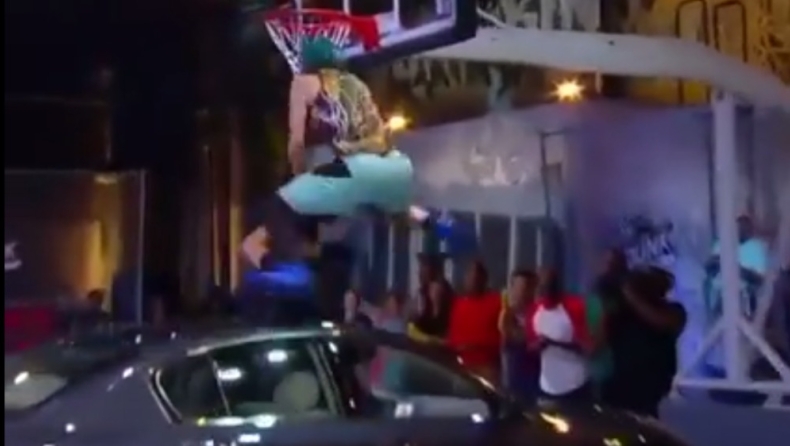 Κάρφωμα από dunker που... έβαλε τα γυαλιά στον Γκρίφιν! (vids)