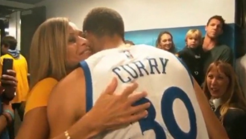 Ο Κάρι πήρε δύναμη από την... αγκαλιά της μαμάς του! (vid)