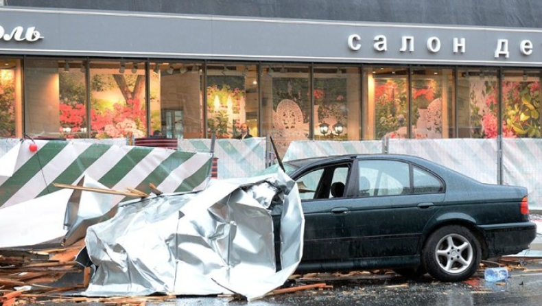 Τουλάχιστον 7 νεκροί και δεκάδες τραυματίες από την κακοκαιρία (vid)