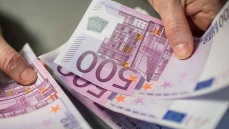 Πρόστιμο σε όσους πληρώνουν με μετρητά για αγορές 500 ευρώ κι άνω