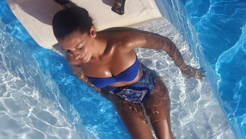 Η Νικολέττα Ράλλη σε κερδίζει όπως και να την δεις... (pics)