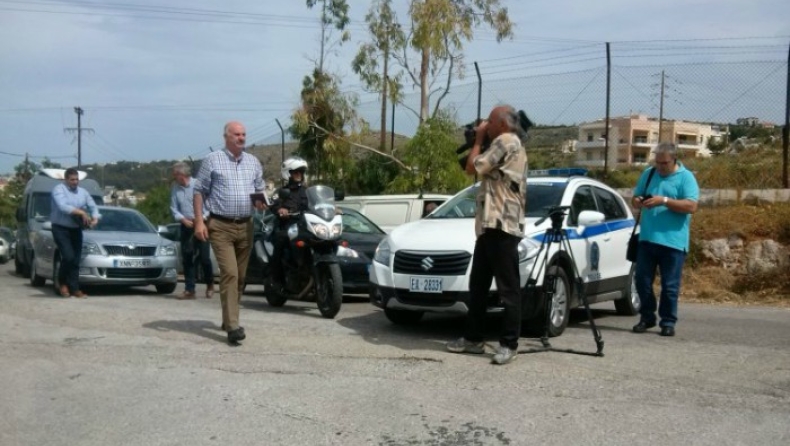 Παραδόθηκε ο ένοπλος στον ΟΚΑΝΑ (pics)