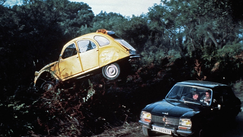 O Tζέιμς Μποντ ντριφτάρει στην Κέρκυρα με Citroen 2CV (vid + pics)