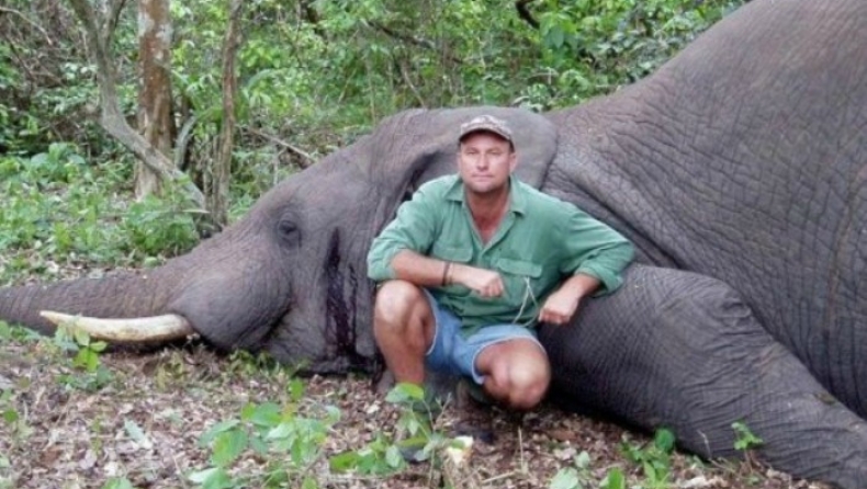 Ελέφαντας καταπλάκωσε τον... κυνηγό του την ώρα που έπεφτε νεκρός (pic)