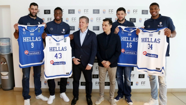 Εθνική με νέο λουκ! (pics)