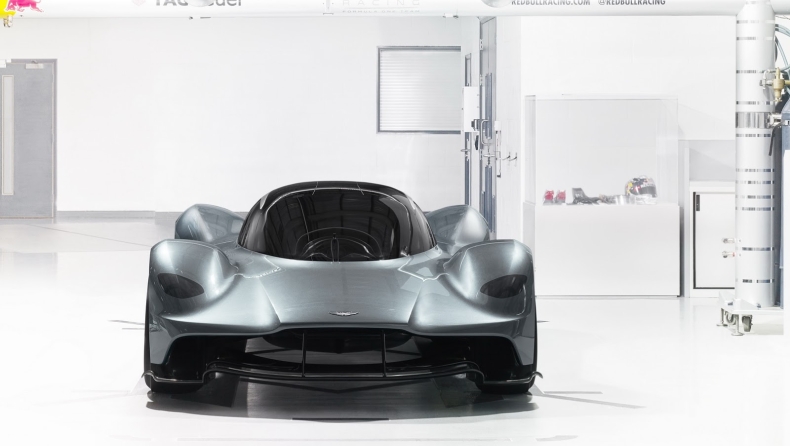 Έρχεται η αντίπαλος της Ferrari 488 και η DB12 από την Aston Martin (pics)