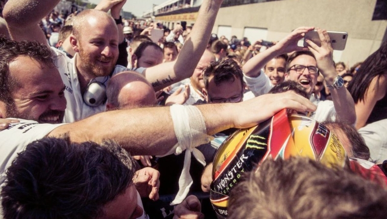 Χάμιλτον: «Ωραίο να τη φέρνεις στη Ferrari»