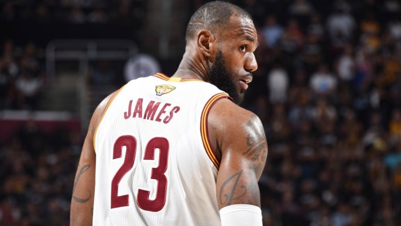 H εμφάνιση του... αγριεμένου «Βασιλιά» ανέβαλε τη στέψη! (vid)