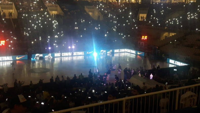 Η εντυπωσιακή είσοδος των Antetokounbros και της Εθνικής! (vids)