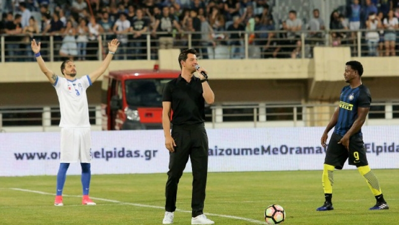 O Sakis έπαιξε και... μπάλα (pics)