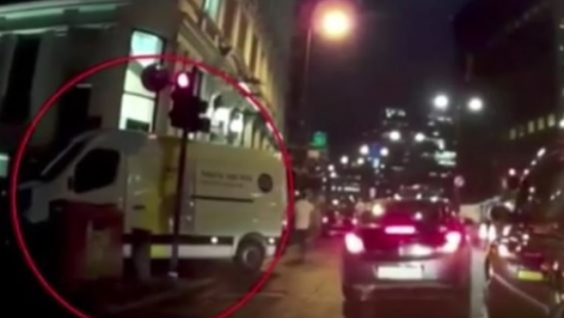 Τα πρώτα λεπτά μετά την επίθεση με το βαν στο Λονδίνο (vid)