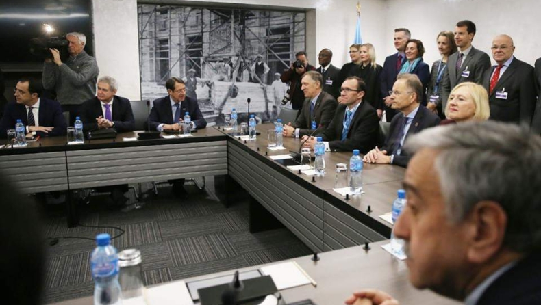 Πόλεμος ανακοινώσεων Ελλάδας - Τουρκίας για το Κυπριακό