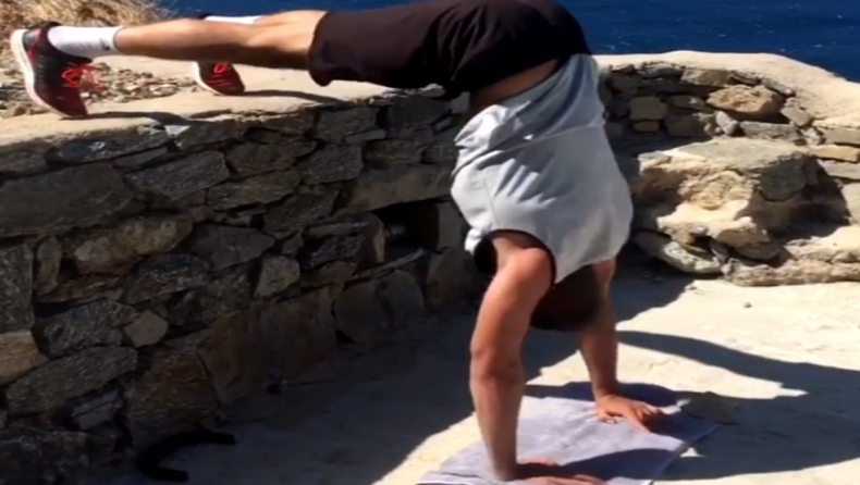 Ο Κοζέρ κάνει γυμναστική στην Μύκονο και λέει «καλημέρα» στα ελληνικά! (pic & vid)