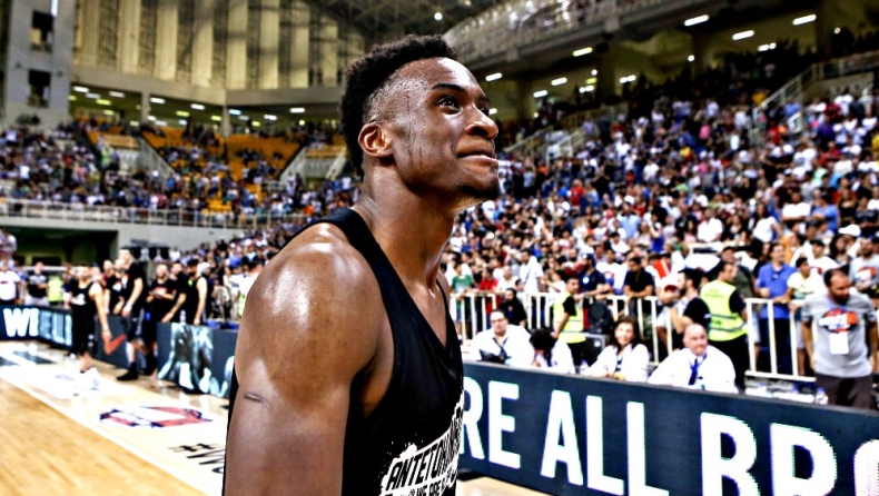 Θανάσης Αντετοκούνμπο: Έτοιμος για τις... συστάσεις! (pics & vids)